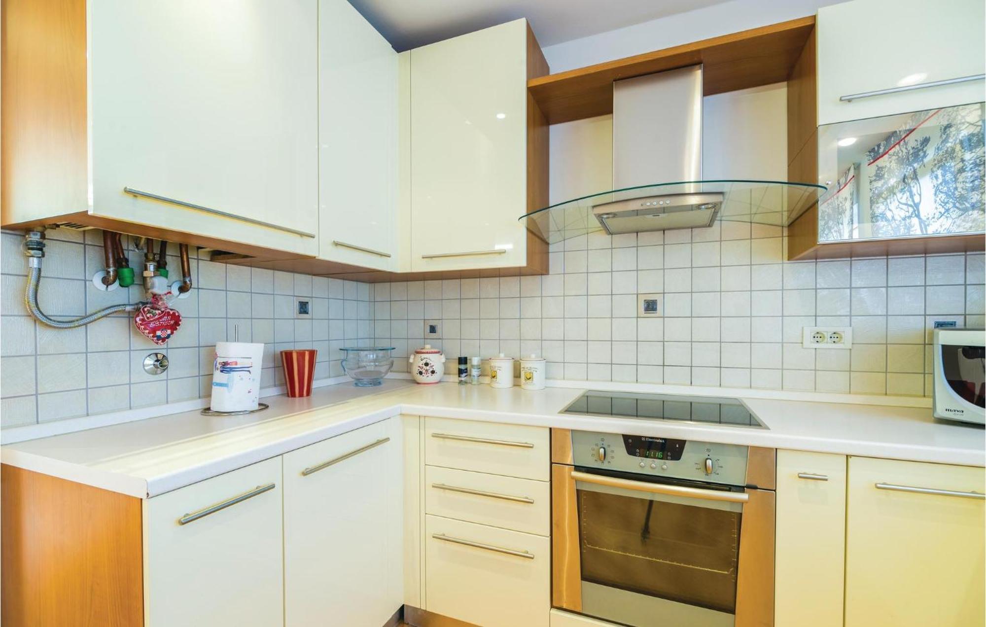 Cozy Apartment In Rijeka With Kitchen Екстер'єр фото