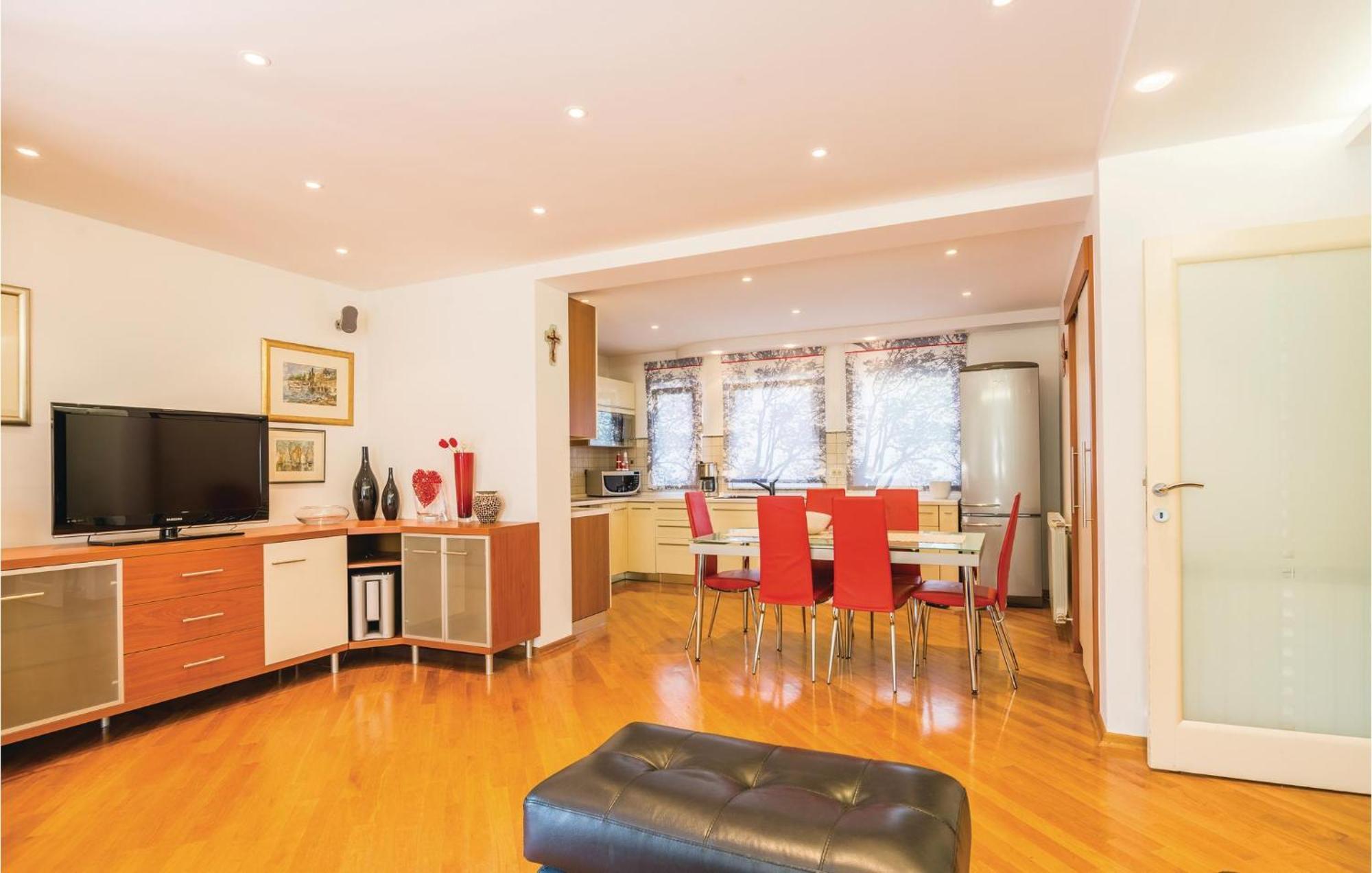 Cozy Apartment In Rijeka With Kitchen Екстер'єр фото